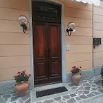 Casa Margherita, Nuovo In Centro Διαμέρισμα Μενάτζιο